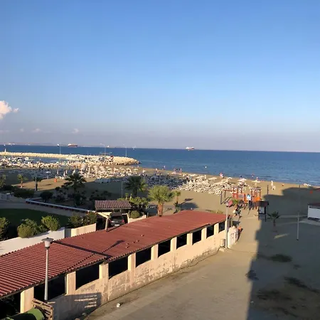 Mackenzie, * Larnaca