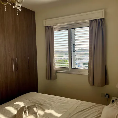 Mackenzie, * Larnaca