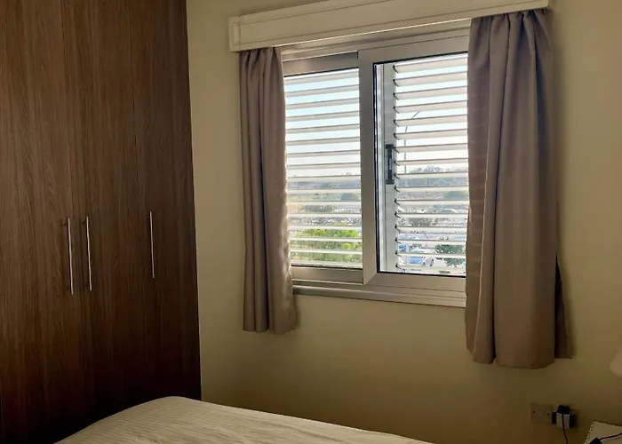 Mackenzie, * לרנקה