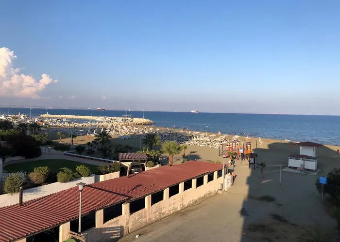 Mackenzie, * Larnaca