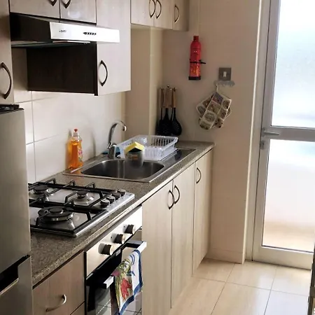 Mackenzie, * Lárnaka