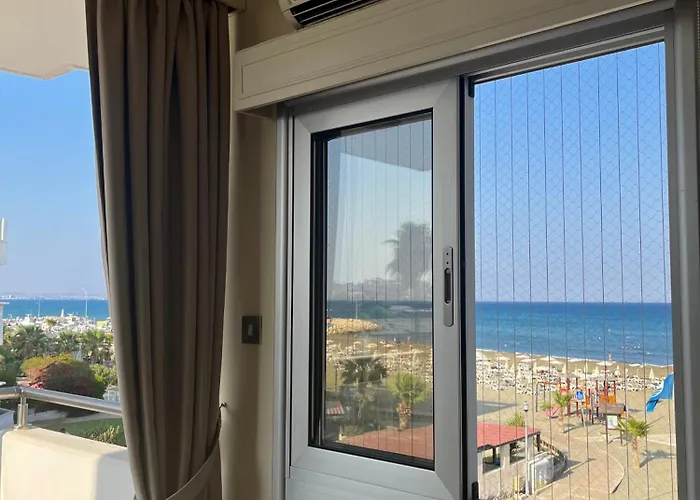 Mackenzie, Lejlighed *